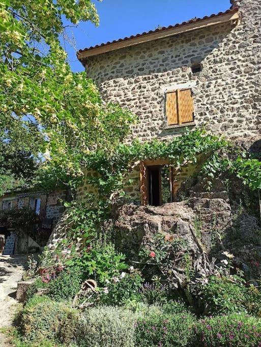 Gite Le Rocher Du Chateau De Retourtour Lamastre Esterno foto