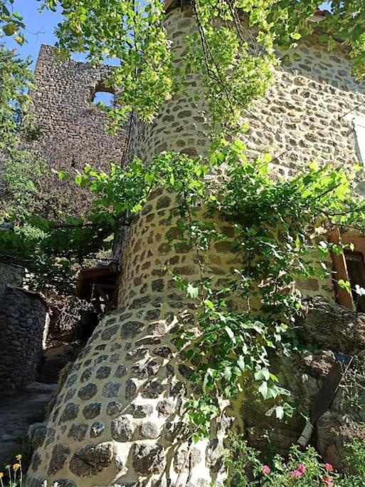 Gite Le Rocher Du Chateau De Retourtour Lamastre Esterno foto