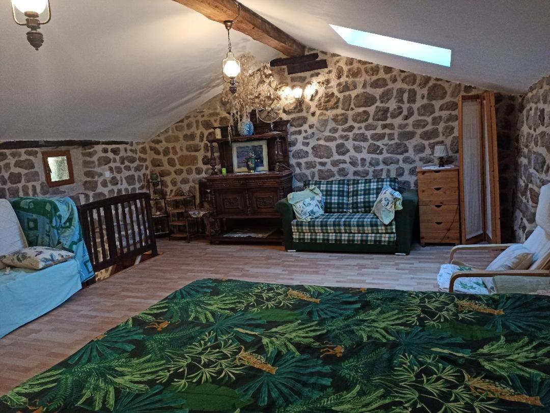 Gite Le Rocher Du Chateau De Retourtour Lamastre Esterno foto