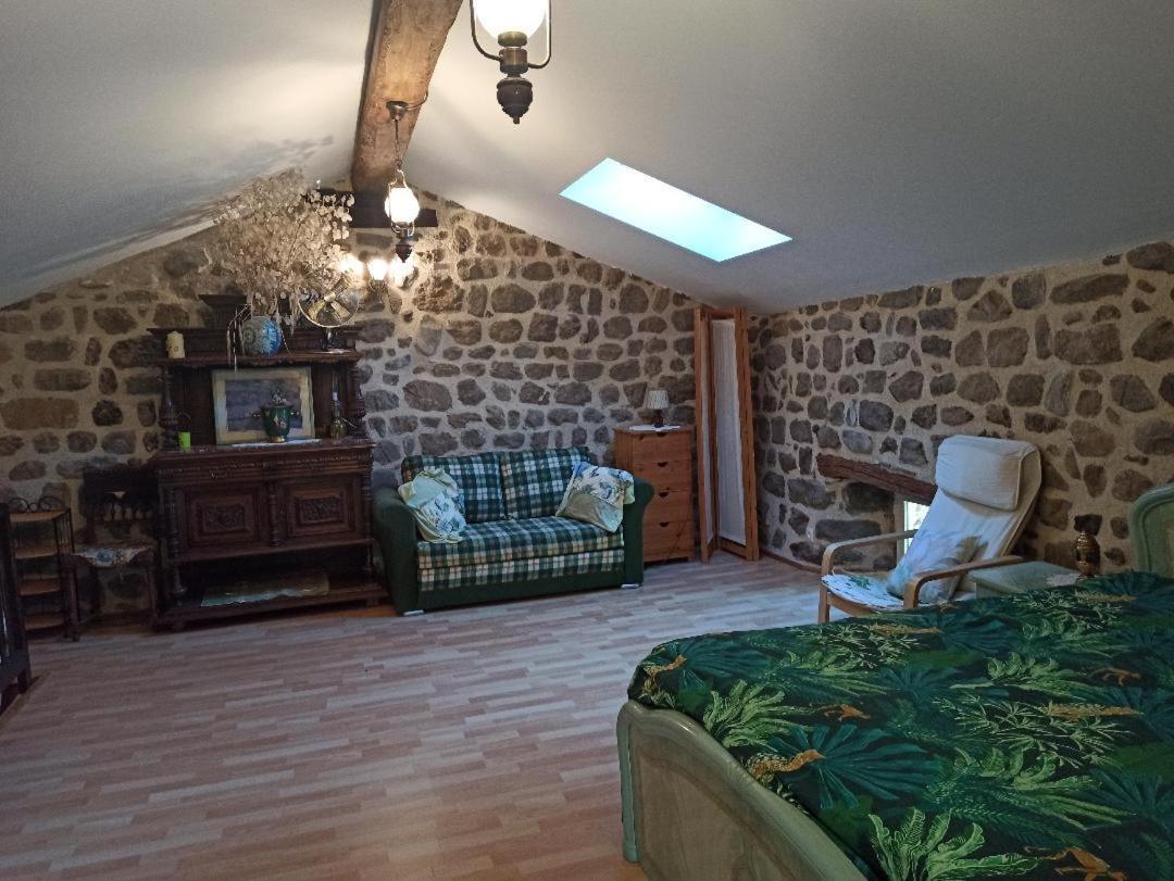 Gite Le Rocher Du Chateau De Retourtour Lamastre Esterno foto